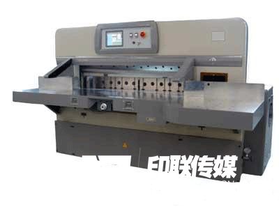 长春印机推出QZKC1550程控切纸机