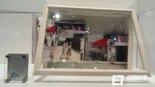 全套的数码印刷创意,包括图书、卡片、以及小盒子模型